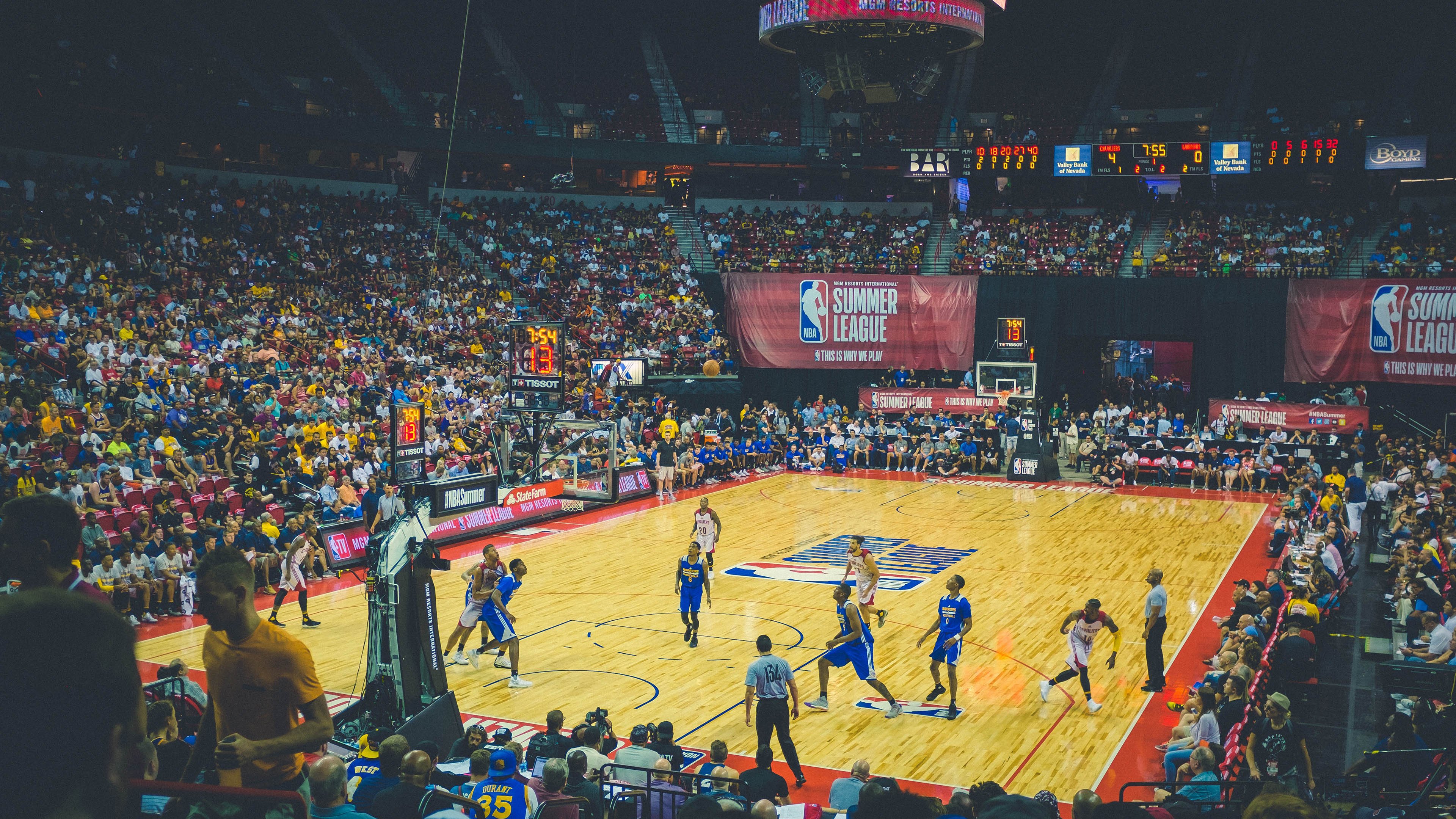 爱游戏电脑版官网-凯蒂·莱德基保持领先优势锁定冠军，凯蒂芬得莱